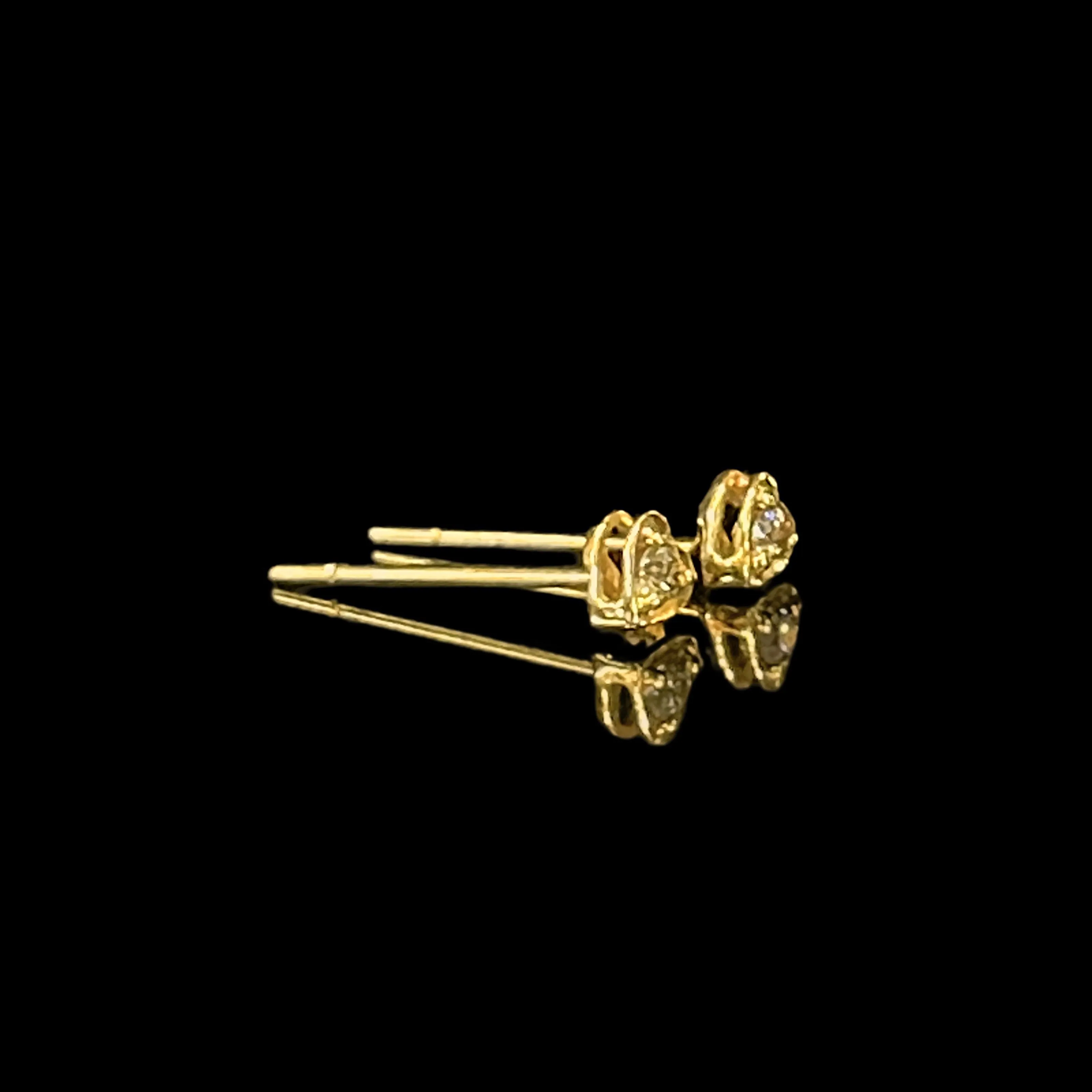 #LVNA2024 | Golden Heart Stud Diamond Earrings 18kt